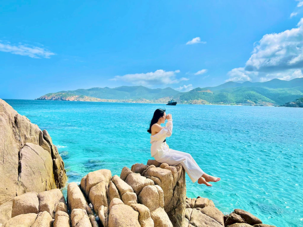 Check-in, ngắm cảnh tại hòn Hai Bờ Đập